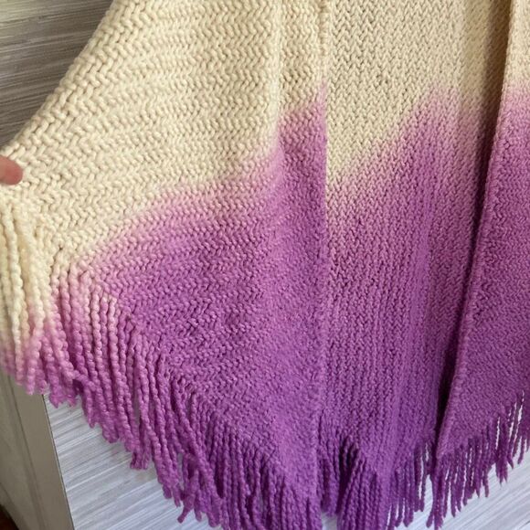 NWT Peruvian connection hand knit variegated purple cream shawl with fringe cape - Picture 6 of 7